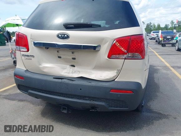 2011 Kia Sorento LX with VIN 5XYKT4A18BG076514, listed as a IAAI auction lot 41930933 with 186,783 mi miles. Bid and sale history available at carsss.com. Image 6.
