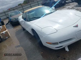 1998 Chevrolet Corvette with VIN 1G1YY32G3W5117891, listed as a IAAI auction lot 41723023 with 121,506 mi miles. Bid and sale history available at carsss.com. Image 1.