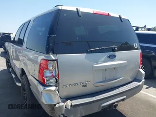 2003 Ford Expedition Special Service z VIN 1FMRU15W13LC60467, wystawiony jako IAAI lot #42002952 z przebiegiem Nie podano mil oraz . Historia ofert i sprzedaży dostępna na DreamBid. Obrazek 3.