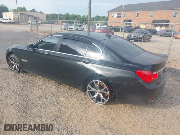 2010 BMW 7 Series 750Li xDrive z VIN WBAKC8C54ACY68974, wystawiony jako IAAI lot #42183526 z przebiegiem 80 415 mil mil oraz . Historia ofert i sprzedaży dostępna na DreamBid. Obrazek 3.