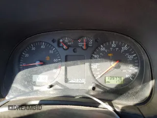 1999 Volkswagen Jetta z VIN 3VWSC29M3XM041552, wystawiony jako Copart lot #47045515 z przebiegiem 139 776 mil mil oraz Nie do naprawy • Non repairable. Historia ofert i sprzedaży dostępna na DreamBid. Obrazek 9.