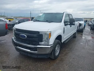 2017 Ford Super Duty F-250 SRW Lariat with VIN 1FT7W2B62HEF11136, listed as a IAAI auction lot 41892510 with 166,165 mi miles. Bid and sale history available at carsss.com. Image 17.