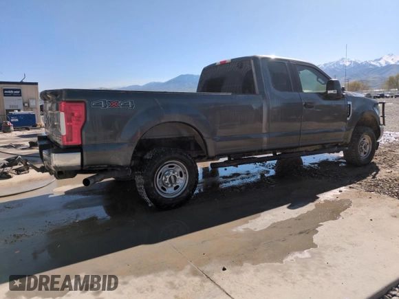 2019 Ford F-250 XL z VIN 1FT7X2B67KEC11385, wystawiony jako Copart lot #52757505 z przebiegiem 160 083 mil mil oraz Czysty tytuł • Clean title. Historia ofert i sprzedaży dostępna na DreamBid. Obrazek 3.
