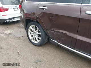 2014 Jeep Grand Cherokee Summit with VIN 1C4RJFJGXEC572752, listed as a IAAI auction lot 41905142 with 205,858 mi miles. Bid and sale history available at carsss.com. Image 6.