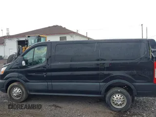 2022 Ford Transit z VIN 1FTYE2Y88NKA08465, wystawiony jako IAAI lot #42387552 z przebiegiem 90 951 mil mil oraz . Historia ofert i sprzedaży dostępna na DreamBid. Obrazek 14.