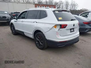 2022 Volkswagen Tiguan SE z VIN 3VV2B7AX9NM029204, wystawiony jako IAAI lot #41248800 z przebiegiem 24 450 mil mil oraz . Historia ofert i sprzedaży dostępna na DreamBid. Obrazek 3.