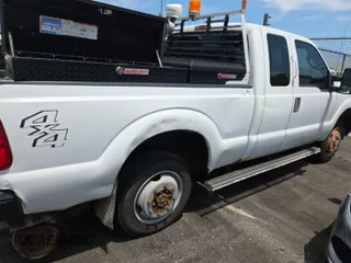 2011 Ford F-250 XL z VIN 1FT7X2B65BEC07691, wystawiony jako IAAI lot #42906795 z przebiegiem 353 932 mil mil oraz . Historia ofert i sprzedaży dostępna na DreamBid. Obrazek 28.