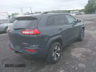 2017 Jeep Cherokee Trailhawk z VIN 1C4PJMBS2HW532974, wystawiony jako IAAI lot #42523785 z przebiegiem 74 272 mil mil oraz . Historia ofert i sprzedaży dostępna na DreamBid. Obrazek 4.