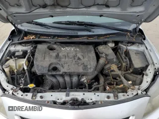2010 Toyota Corolla z VIN 2T1BU4EE1AC260665, wystawiony jako Copart lot #60441805 z przebiegiem 173 521 mil mil oraz Szkoda całkowita • Salvage title. Historia ofert i sprzedaży dostępna na DreamBid. Obrazek 11.