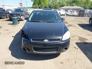2013 Chevrolet Impala Police z VIN 2G1WD5E31D1256682, wystawiony jako IAAI lot #42276990 z przebiegiem 148 251 mil mil oraz . Historia ofert i sprzedaży dostępna na DreamBid. Obrazek 13.