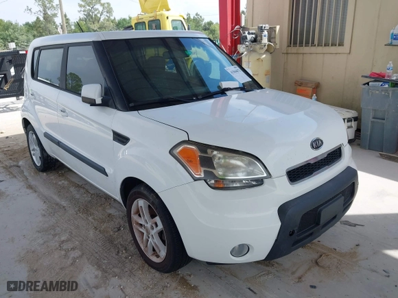 2011 Kia Soul ! with VIN KNDJT2A22B7712253, listed as a IAAI auction lot 41864671 with 179,904 mi miles. Bid and sale history available at carsss.com. Image 1.