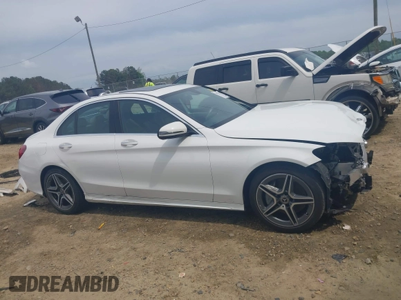 2019 Mercedes-Benz C 300 z VIN 55SWF8DB4KU282844, wystawiony jako IAAI lot #42177114 z przebiegiem 44 605 mil mil oraz . Historia ofert i sprzedaży dostępna na DreamBid. Obrazek 14.