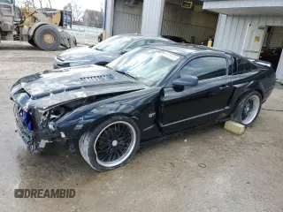 2005 Ford Mustang GT Deluxe z VIN 1ZVFT82H755152464, wystawiony jako Copart lot #45719715 z przebiegiem 117 119 mil mil oraz Nie do naprawy • Non repairable. Historia ofert i sprzedaży dostępna na DreamBid. Obrazek 1.