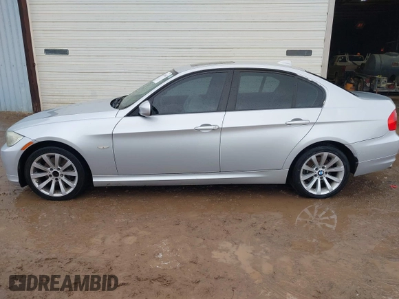 2011 BMW 3 Series 328i with VIN WBAPH7C57BA801980, listed as a IAAI auction lot 42100423 with 130,048 mi miles and . Bid and sale history available at DreamBid. Image 14.