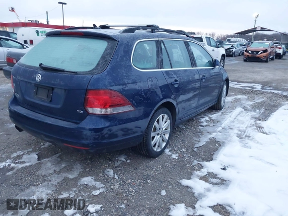 2012 Volkswagen Jetta SportWagen TDI with VIN 3VWPL7AJ7CM696165, listed as a IAAI auction lot 41359215 with 204,113 mi miles. Bid and sale history available at carsss.com. Image 4.