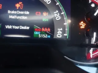2025 Toyota RAV4 XLE Premium with VIN 2T3A1RFV8SW498844, listed as a IAAI auction lot 42517868 with 5,152 mi miles and . Bid and sale history available at DreamBid. Image 15.
