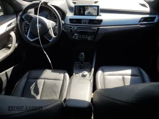 2021 BMW X1 sDrive28i z VIN WBXJG7C06M5U15436, wystawiony jako Copart lot #52382635 z przebiegiem 57 917 mil mil oraz Szkody całkowita. Historia ofert i sprzedaży dostępna na DreamBid. Obrazek 8.