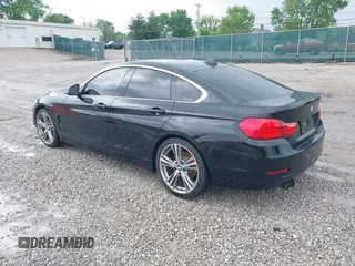 2017 BMW 4 Series 430i z VIN WBA4F7C50HG786608, wystawiony jako IAAI lot #42125231 z przebiegiem 111 665 mil mil oraz . Historia ofert i sprzedaży dostępna na DreamBid. Obrazek 3.