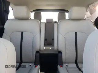 2024 Mazda CX-90 Premium z VIN JM3KKDHD8R1113467, wystawiony jako Copart lot #50405355 z przebiegiem 10 267 mil mil oraz Szkody całkowita. Historia ofert i sprzedaży dostępna na DreamBid. Obrazek 10.