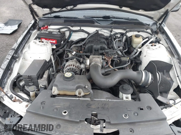 2008 Ford Mustang Deluxe with VIN 1ZVHT80N885204464, listed as a IAAI auction lot 42038519 with 200,912 mi miles. Bid and sale history available at carsss.com. Image 10.