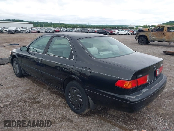 2001 Toyota Camry CE z VIN 4T1BG22K81U054795, wystawiony jako IAAI lot #42359932 z przebiegiem 167 341 mil mil oraz . Historia ofert i sprzedaży dostępna na DreamBid. Obrazek 3.