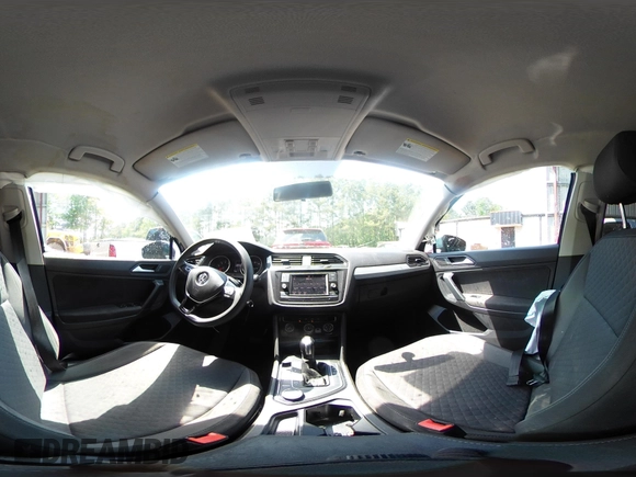 2019 Volkswagen Tiguan S z VIN 3VV0B7AX2KM118969, wystawiony jako IAAI lot #42148251 z przebiegiem 70 888 mil mil oraz . Historia ofert i sprzedaży dostępna na DreamBid. Obrazek 18.