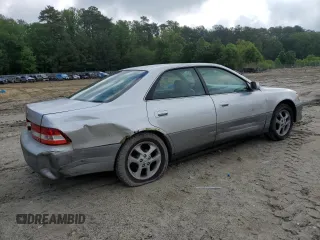 2001 Lexus ES 300 with VIN JT8BF28G410325142, listed as a Copart auction lot 58033085 with 202,542 mi miles and Salvage title. Bid and sale history available at DreamBid. Image 3.