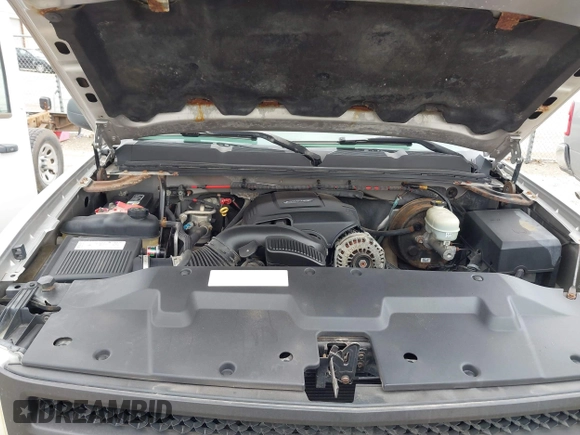 2007 Chevrolet Silverado 1500 LT w/1LT with VIN 2GCEC19CX71553141, listed as a IAAI auction lot 41580637 with 142,544 mi miles. Bid and sale history available at carsss.com. Image 10.