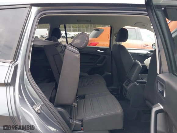 2024 Volkswagen Tiguan S with VIN 3VVRB7AXXRM043374, listed as a IAAI auction lot 41719157 with 21,637 mi miles. Bid and sale history available at carsss.com. Image 8.