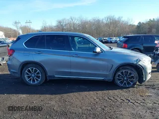 2017 BMW X5 xDrive35i z VIN 5UXKR0C51H0U53611, wystawiony jako IAAI lot #41574622 z przebiegiem 76 825 mil mil oraz . Historia ofert i sprzedaży dostępna na DreamBid. Obrazek 13.