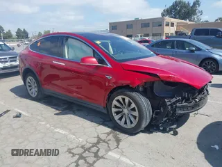2016 Tesla Model X 70D z VIN 5YJXCAE25GF015823, wystawiony jako IAAI lot #42056968 z przebiegiem 137 312 mil mil oraz . Historia ofert i sprzedaży dostępna na DreamBid. Obrazek 1.