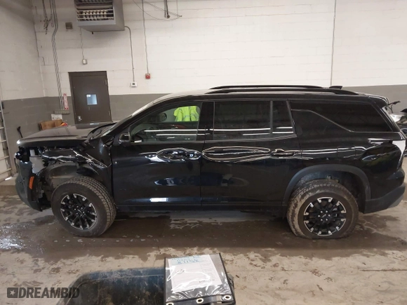 2024 Chevrolet Traverse AWD Z71 with VIN 1GNEVJKS7RJ198778, listed as a IAAI auction lot 41729998 with 8,051 mi miles. Bid and sale history available at carsss.com. Image 15.