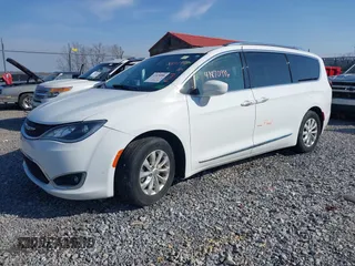 2018 Chrysler Pacifica Touring L z VIN 2C4RC1BG4JR142566, wystawiony jako IAAI lot #41870986 z przebiegiem 102 609 mil mil oraz . Historia ofert i sprzedaży dostępna na DreamBid. Obrazek 2.