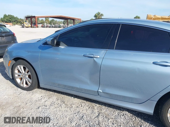 2015 Chrysler 200 Limited with VIN 1C3CCCAB9FN652573, listed as a IAAI auction lot 42073153 with 186,116 mi miles. Bid and sale history available at carsss.com. Image 6.