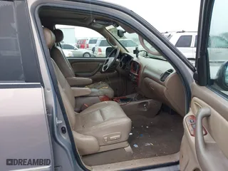 2002 Toyota Sequoia Limited with VIN 5TDZT38A52S117036, listed as a IAAI auction lot 41552478 with 275,583 mi miles. Bid and sale history available at carsss.com. Image 5.