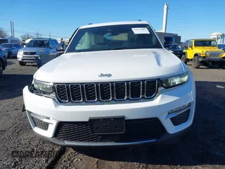 2024 Jeep Grand Cherokee Limited z VIN 1C4RJHBG2RC230115, wystawiony jako IAAI lot #41071409 z przebiegiem 4711 mil mil oraz . Historia ofert i sprzedaży dostępna na DreamBid. Obrazek 12.