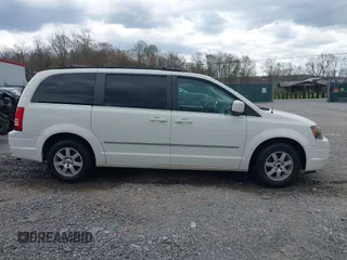 2010 Chrysler Town & Country Touring with VIN 2A4RR5D17AR463316, listed as a IAAI auction lot 42075932 with 260,617 mi miles. Bid and sale history available at carsss.com. Image 13.