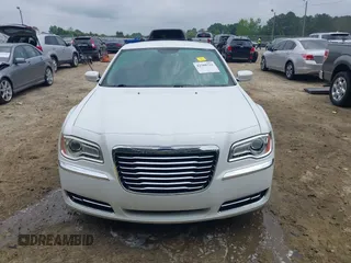 2014 Chrysler 300 z VIN 2C3CCAAG0EH376548, wystawiony jako IAAI lot #42288324 z przebiegiem 158 089 mil mil oraz . Historia ofert i sprzedaży dostępna na DreamBid. Obrazek 12.