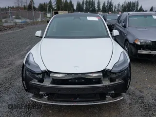 2025 Tesla Model Y Long Range with VIN 7SAYGDEDXSF248734, listed as a IAAI auction lot 41719195 with 5,876 mi miles and . Bid and sale history available at DreamBid. Image 12.