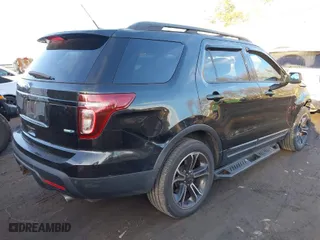 2015 Ford Explorer Sport with VIN 1FM5K8GT5FGC44009, listed as a IAAI auction lot 41434177 with 102,918 mi miles. Bid and sale history available at carsss.com. Image 4.