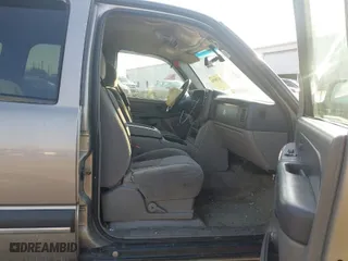 2003 Chevrolet Tahoe LS with VIN 1GNEK13V03J154985, listed as a IAAI auction lot 41708954 with 203,826 mi miles. Bid and sale history available at carsss.com. Image 5.