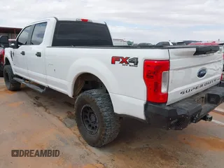 2017 Ford Super Duty F-250 SRW Lariat with VIN 1FT7W2B64HEB28332, listed as a IAAI auction lot 41956230 with 272,380 mi miles. Bid and sale history available at carsss.com. Image 3.