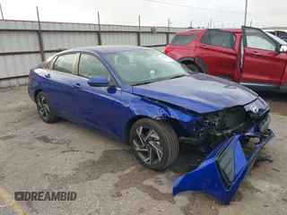 2025 Hyundai Elantra SEL Convenience z VIN KMHLS4DG4SU966445, wystawiony jako IAAI lot #41950032 z przebiegiem 882 mil mil oraz . Historia ofert i sprzedaży dostępna na DreamBid. Obrazek 1.