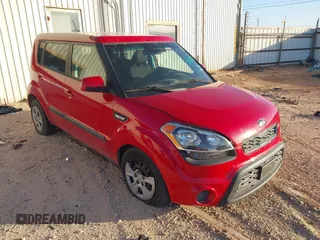 2013 Kia Soul with VIN KNDJT2A5XD7514632, listed as a IAAI auction lot 41767178 with 117,699 mi miles and . Bid and sale history available at DreamBid. Image 1.