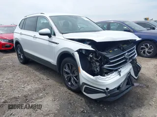 2022 Volkswagen Tiguan SE z VIN 3VV3B7AX3NM176770, wystawiony jako IAAI lot #42114378 z przebiegiem 37 448 mil mil oraz . Historia ofert i sprzedaży dostępna na DreamBid. Obrazek 1.
