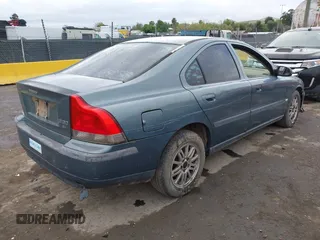 2001 Volvo S60 with VIN YV1RS61R412049879, listed as a IAAI auction lot 42010628 with 174,203 mi miles. Bid and sale history available at carsss.com. Image 4.