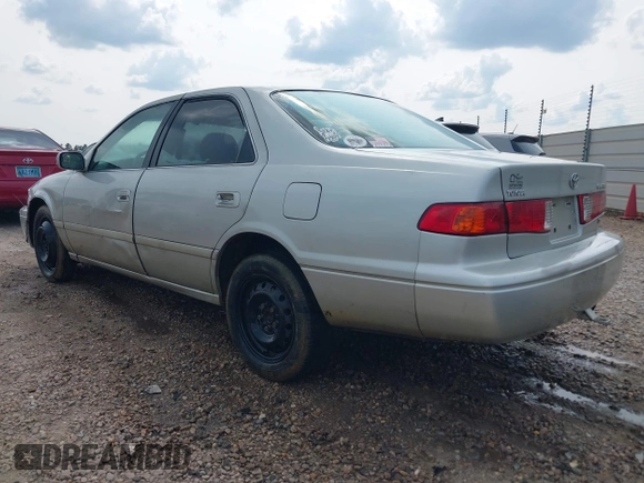 2001 Toyota Camry LE z VIN 4T1BF28K21U126925, wystawiony jako IAAI lot #42401694 z przebiegiem 237 112 mil mil oraz . Historia ofert i sprzedaży dostępna na DreamBid. Obrazek 3.