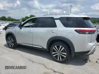 2025 Nissan Pathfinder Platinum z VIN 5N1DR3DJ6SC213429, wystawiony jako Copart lot #54930835 z przebiegiem 2358 mil mil oraz Szkody całkowita. Historia ofert i sprzedaży dostępna na DreamBid. Obrazek 2.