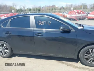 2022 Kia Forte LXS z VIN 3KPF24AD5NE474800, wystawiony jako IAAI lot #42071114 z przebiegiem 63 603 mil mil oraz . Historia ofert i sprzedaży dostępna na DreamBid. Obrazek 13.