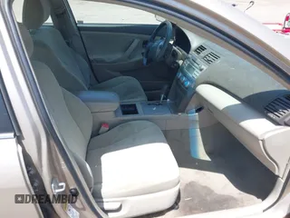 2009 Toyota Camry z VIN 4T4BE46K29R070469, wystawiony jako IAAI lot #42221980 z przebiegiem 136 966 mil mil oraz . Historia ofert i sprzedaży dostępna na DreamBid. Obrazek 5.
